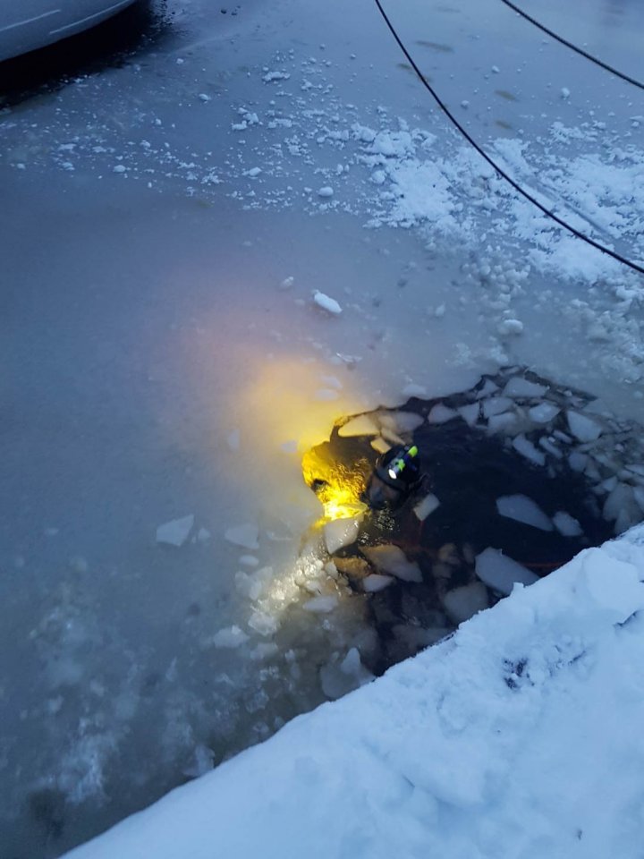 Vastarakennetun vesistöön asennetun putken tarkistus Jyväskylässä talvella 2018.
