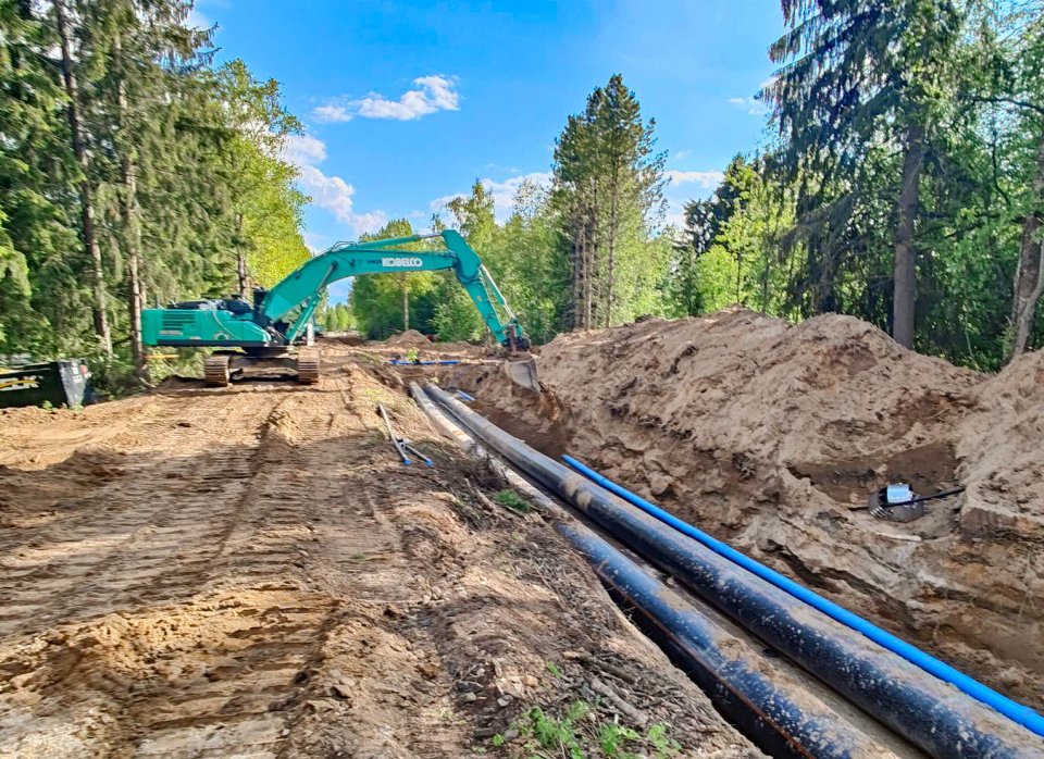 DN800 PEH-putket valmiina peiteltäväksi kesällä 2022.