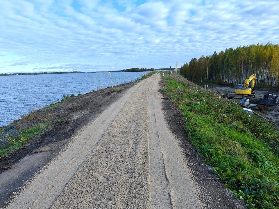 Näkymä patovallin päältä töiden jälkeen. Kuva: Riku Rokkamäki