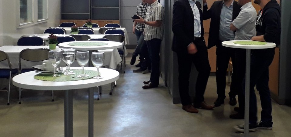 Jyväskylän toimiston avajaisia juhlittiin pienimuotoisesti hyvän ruuan, leppoisan musiikin sekä yhteisen keskustelun merkeissä.